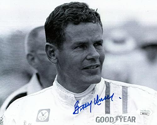 Bobby Unser Hand חתום 8x10 אגדת מירוצי צילום פוזה צעירה JSA - תמונות NASCAR עם חתימה